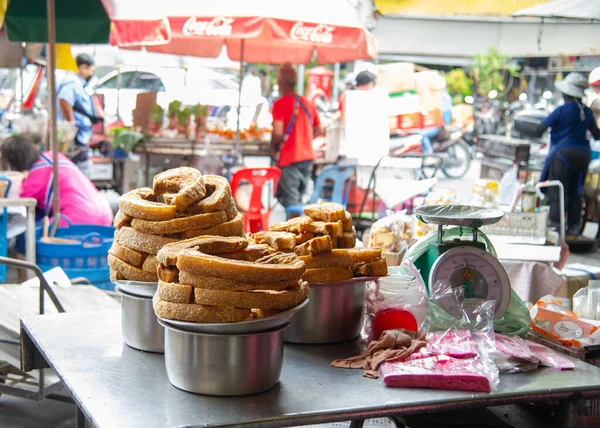 2023年3月20日泰国曼谷 中国城的食品市场是一个充满活力的风味和香味的中心 有各种各样的街头食品摊位和餐馆 辛辣的海鲜炒 — 图库照片