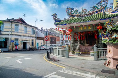Şubat - 25 - 2023-Kuala Lumpur, Malezya - Akşam vakti Penang 'da turistlerle dolu ana cadde