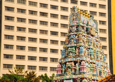 Sri Mahamariamman Hint Tapınağı 'ndaki Hindu Tanrısı ailesinin Penang Malezya-Geleneksel heykelleri.