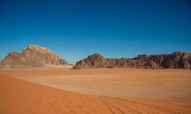 Kızıl Mars, Wadi Rum Çölü 'ndeki manzara gibi, Jordan, bu gerçek dışı mekan birçok bilim kurgu filminde kullanıldı.