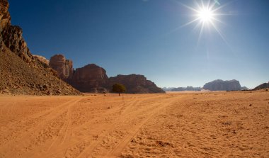 Kızıl Mars, Wadi Rum Çölü 'ndeki manzara gibi, Jordan, bu gerçek dışı mekan birçok bilim kurgu filminde kullanıldı.