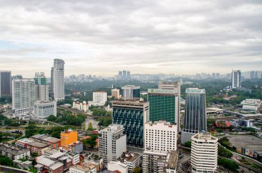 23 Nisan 2022 Kuala Lumpur Malezya - Malezya 'nın canlı başkenti. Alışveriş merkezi, lüks alışveriş merkezlerinden, Petaling Caddesi gibi renkli sokak pazarlarına kadar her şey var..