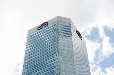 20 Şubat - Kuala Lumpur - Kuala Lumpur 'daki yüksek katlı cam binalar modern mimari ve şehir karmaşasının çarpıcı bir karışımıdır.