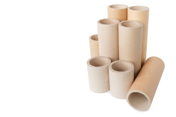 İzole edilmiş beyaz zemin üzerinde basılmış kağıt silindirik tüpler.