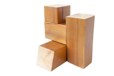 İzole edilmiş beyaz bir arkaplanda kesilmiş ahşap parmaklıklardan yapılmış geometrik figür,