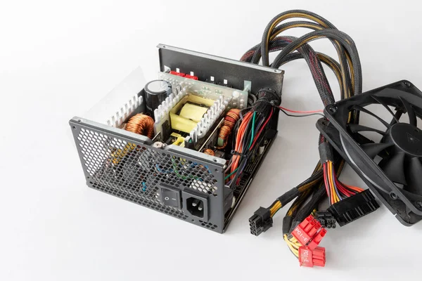 Gedemonteerde Computer Power Supply Unit Een Witte Geïsoleerde Achtergrond — Stockfoto