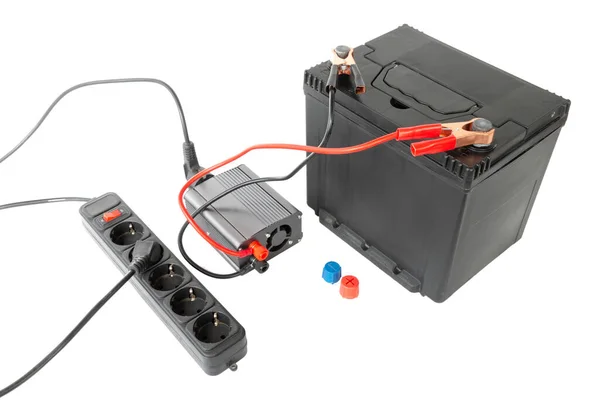Stroomomvormer Aangesloten Een Autobatterij Overspanningsbeveiliging 12V Naar Converter 220V Wit — Stockfoto