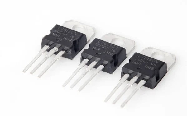 Fichas Electrónicas Díodo Com Barreira Schottky Transistor Sobre Fundo Branco — Fotografia de Stock