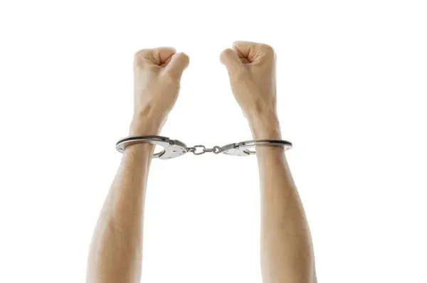 Eller kelepçeli, özgürlük kavramı izole edilmiş beyaz arka planda.