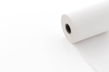 sarılı olmayan kağıt rulo, kopyalama alanı, beyaz arkaplanda izole edilmiş