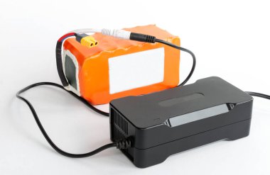 Elektrikli bisiklet aküsünü kapat. 48v5.3Ah. Lityum iyonu endüstriyel yüksek akım piller, beyaz arka planda izole