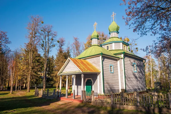Историческая Деревянная Церковь Иоанна Богослова Переяславе Украина Церковь Имеет Зеленые — стоковое фото
