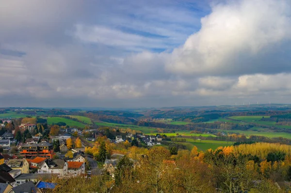 Herbstliche Landschaft Bei Hachenburg Westerwald Rheinland Pfalz Die Stadt Eingebettet — Stockfoto