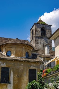 Domodossola, Piedmont, İtalya 'nın tarihi merkezinde Azizler Koleji Gervasio ve Protasio. Bu kilise kasabaya bir isim verir - Domo d 'Ossola (Ossola Katedrali))