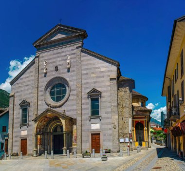 Domodossola, Piedmont, İtalya 'nın tarihi merkezinde Azizler Koleji Gervasio ve Protasio. Bu kilise kasabaya bir isim verir - Domo d 'Ossola (Ossola Katedrali))