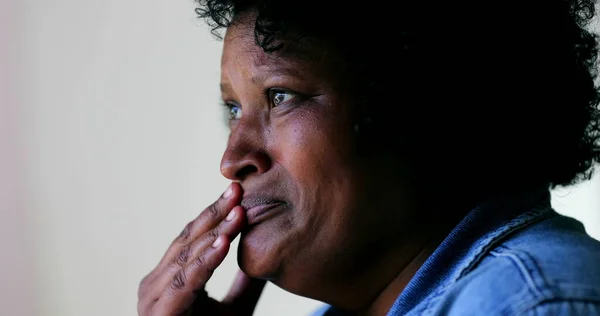 Mujer Africana Sintiendo Dolor Emocional Sufrimiento Persona Dificultad — Foto de Stock