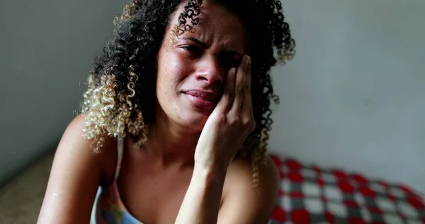 Mujer Deprimida Desesperada Llorando Desesperación Persona Que Llora Etnia Hispana — Foto de Stock