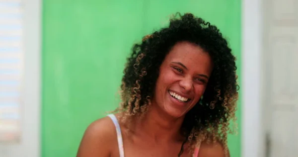 Feliz Mujer Latina Hispana Persona Sudamericana Real Risa Sonrisa — Foto de Stock