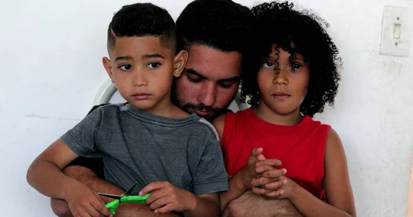 Crianças Hispânicas Com Pai Juntos Latina Mestiço Crianças Com Pai — Fotografia de Stock