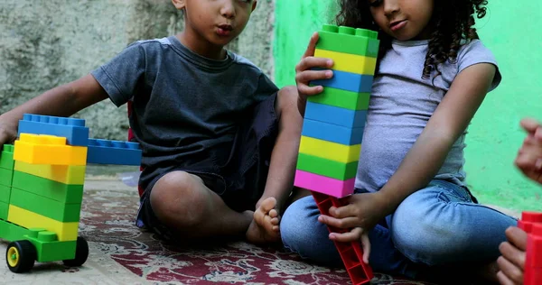 Spanjorska Barn Leker Med Leksaker — Stockfoto