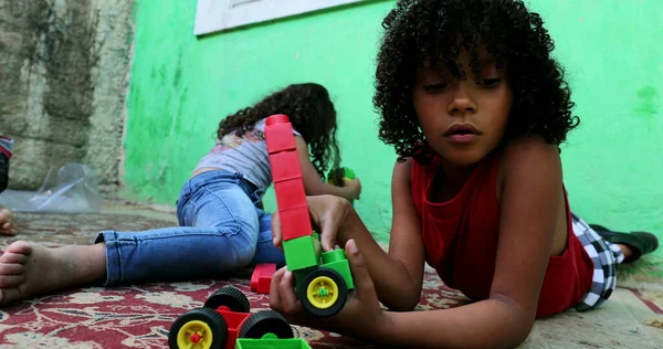 Spanjorska Barn Leker Med Leksaker — Stockfoto
