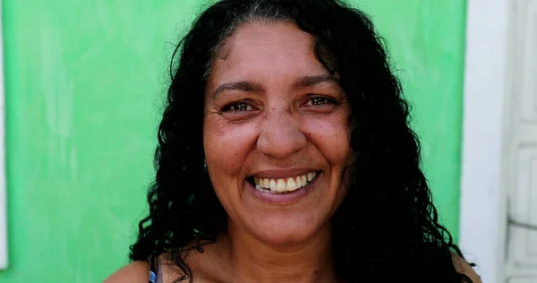 Glückliche Hispanische Frau Lächelnd Casual Person Latina Südamerikaner Echte Menschen — Stockfoto