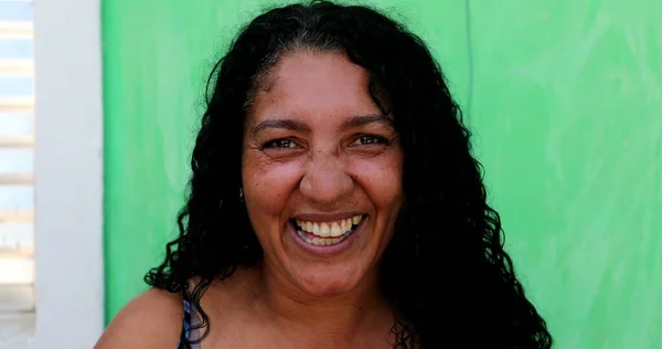 Hispanic Latina Kvinna Skrattar Och Ler Riktiga Människor Porträtt — Stockfoto