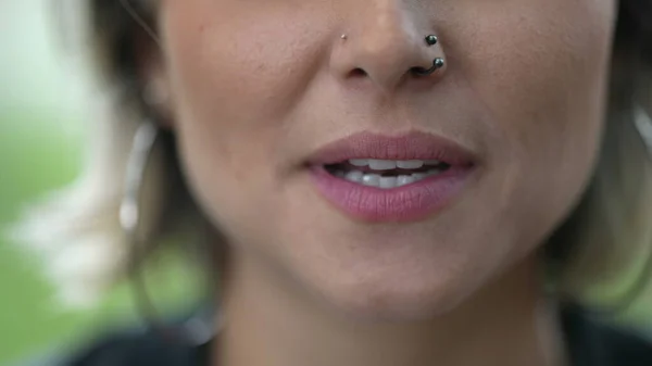 ปากสาวใกล ดไม การแสดงออก ปาก ปาก Casual — ภาพถ่ายสต็อก