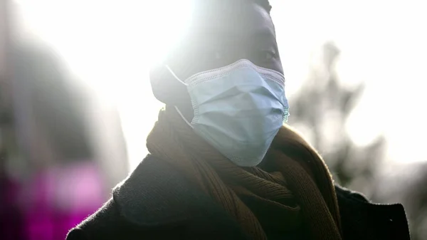 African Man Standing Wearing Covid Face Mask Looking Camera Sunlight — Foto de Stock