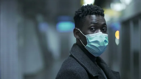 Black Man Standing Subway Platform Wearing Coronavirus Face Mask Prevention — 图库照片