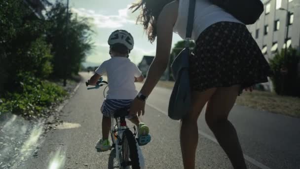 Back Child Learning Ride Bicycle Mother Help Support Little Boy — Stock Video