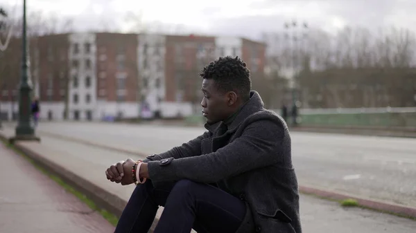 Pensive Worried Black African Man Feeling Anxious Concerned Sitting Sidewalk — Φωτογραφία Αρχείου