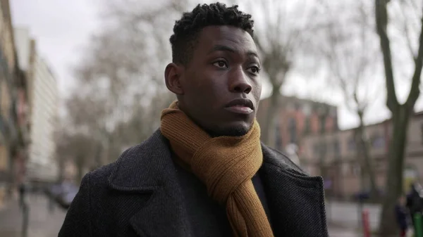 Young Elegant Black African Man Walking City Sidewalk — Zdjęcie stockowe