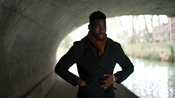 Young Black Man Walking Bridge Wearing Scarf Winter Coat — ストック写真
