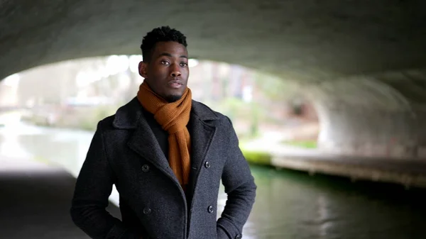 Young Black Man Walking Bridge Wearing Scarf Winter Coat — ストック写真