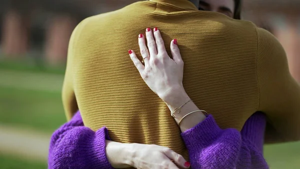 Back Woman Embracing Lover Hands Embracing Partner — Stock Photo, Image