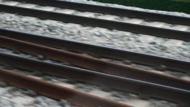 Tren rayları hareket halinde. Yüksek hızlı ulaşım tren yolu