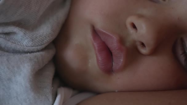 Kind Slaapt Sluiten Van Macro Mond Lippen Hij Slaapt Jongen — Stockvideo
