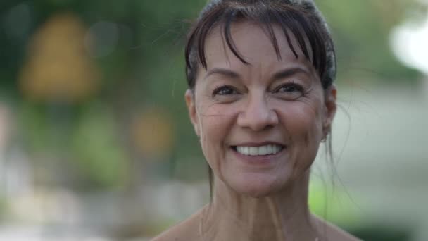 Portret Gezicht Closeup Van Een 50S Middelbare Leeftijd Oudere Vrouw — Stockvideo