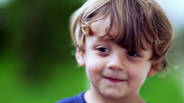 Fun Cute Little Boy Portrait Face Standing Grimassen — Stockvideo