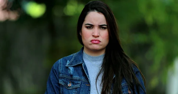 Enojado Molesto Joven Mujer Sintiendo Frustración — Foto de Stock