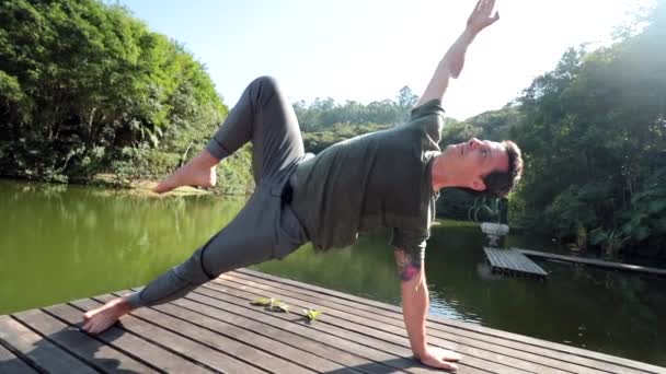 Jeune Homme Fitness Faisant Exercice Yoga Plein Air — Video