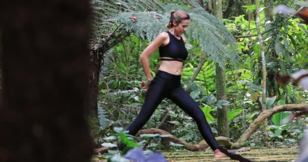 Yogi Donna Formazione Asana Posa All Aperto Natura — Video Stock