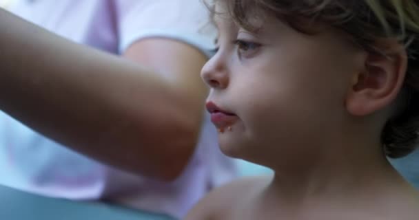 Zbliżenie Maluch Dziecko Twarz — Wideo stockowe