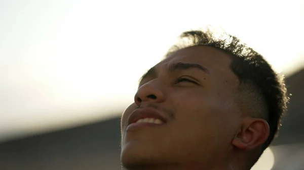 One Meditative Hispanic Young Man Closeup Face Looking Sky Smiling — Stock Photo, Image