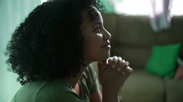 South American Woman Having Hope Looking Faith Grateful Black Latina — Stock Photo, Image