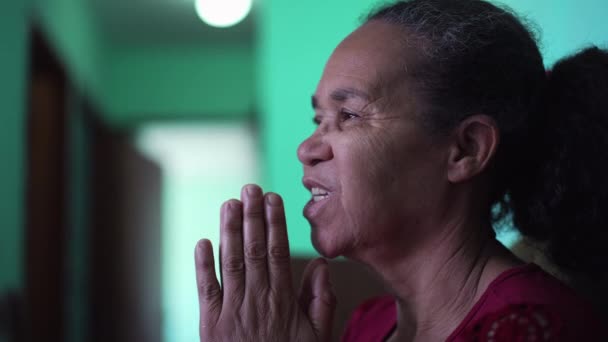 Hopeful Mature Hispanic Senior Woman Praying Smiling — Stock Video