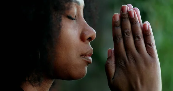 African woman praying to God