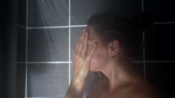Woman Showering Face Body Relaxing Shower Bath Person Washing Face — Stock Video