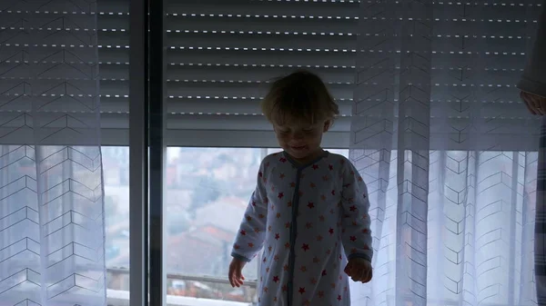 Baby Toddler Looking Automatic Blinds Going Starting Day Concept —  Fotos de Stock